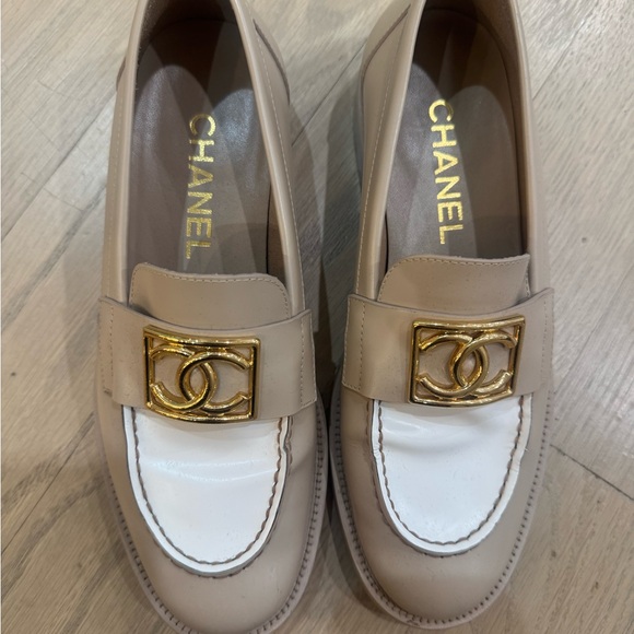 CHANEL Beige Loafers with Gold Detail size 38 - Picture 2 of 7